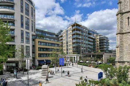 Spacious Ealing Broadway Apartment ลอนดอน ภายนอก รูปภาพ